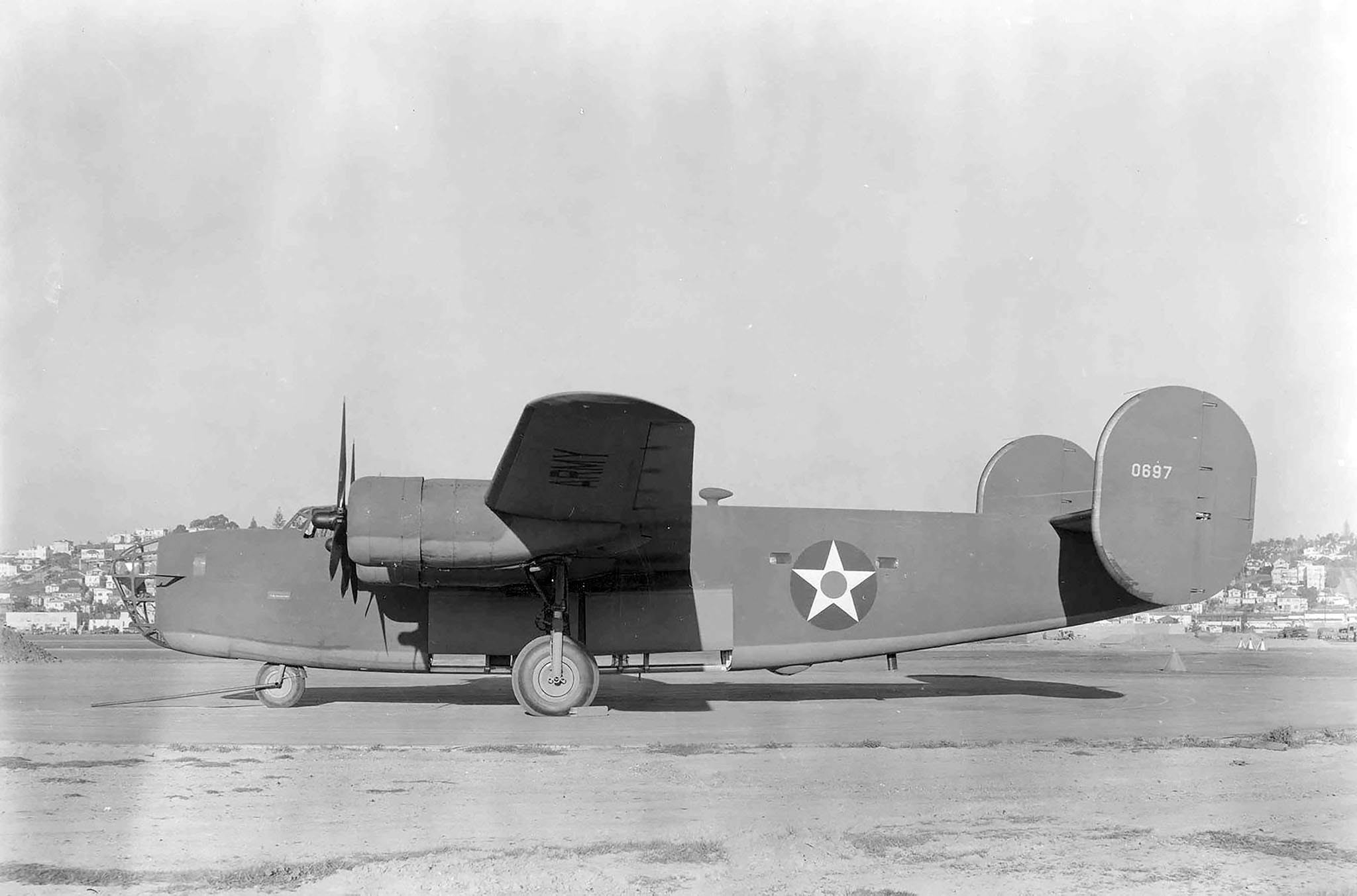 40-697 LB-30A Liberator with pre war markings in the USA 01