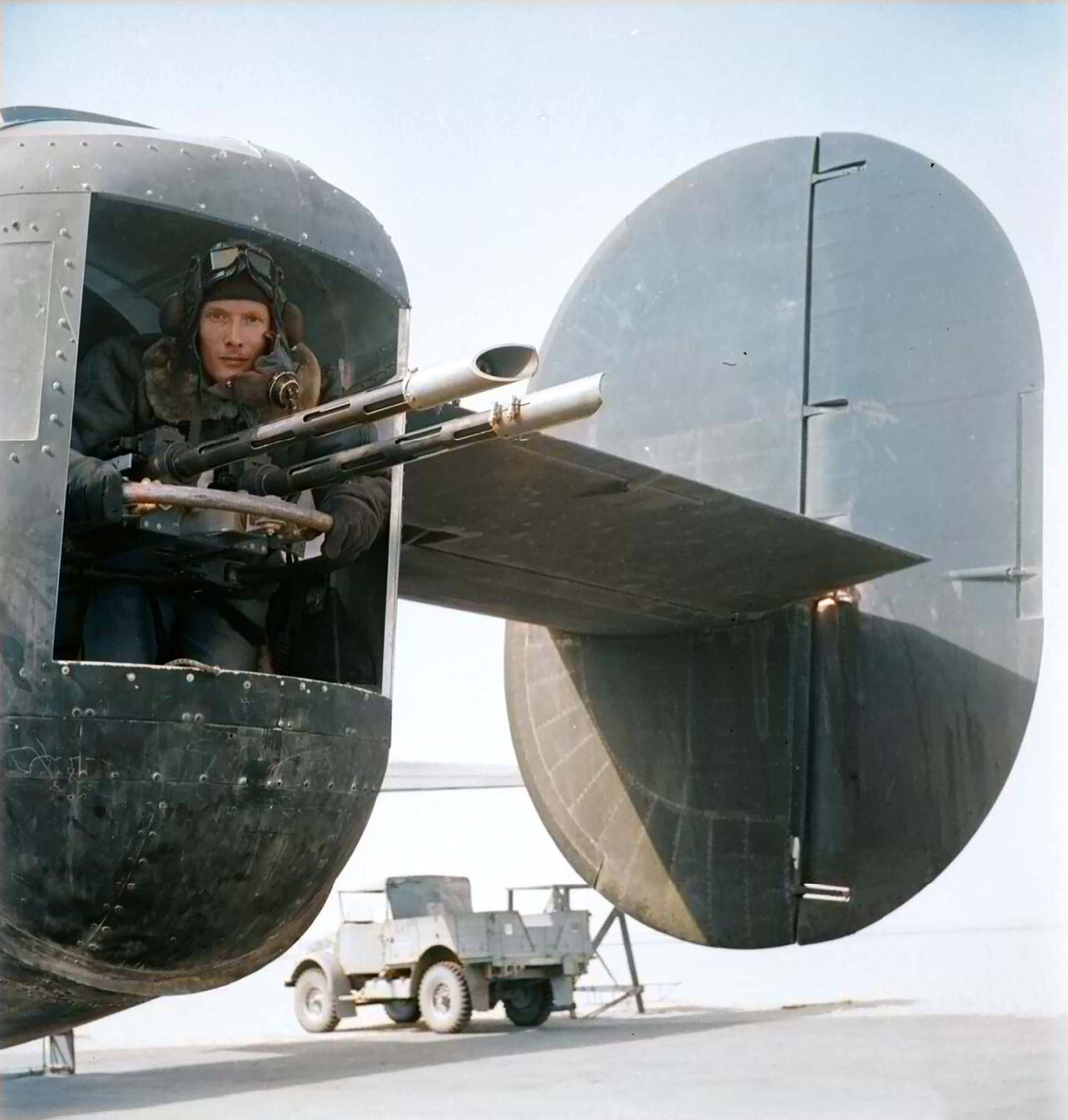 Crew air gunner defensive positions within the Consolidated B-24 Liberator RAF tail gunner twin Browning machine gun 01