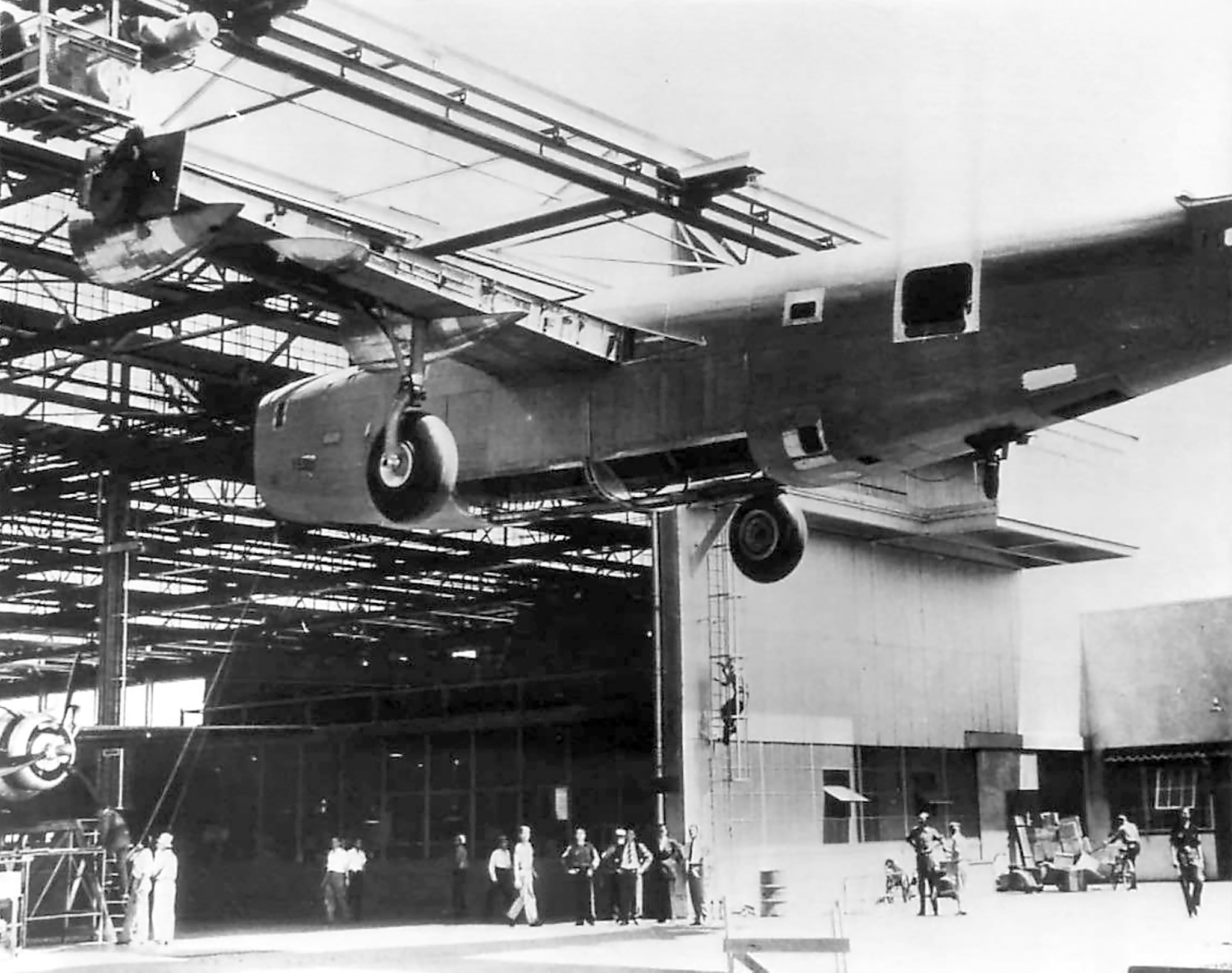 FMS RAF LB-30B Liberators on the San Diego assembly line California in December 1941 01