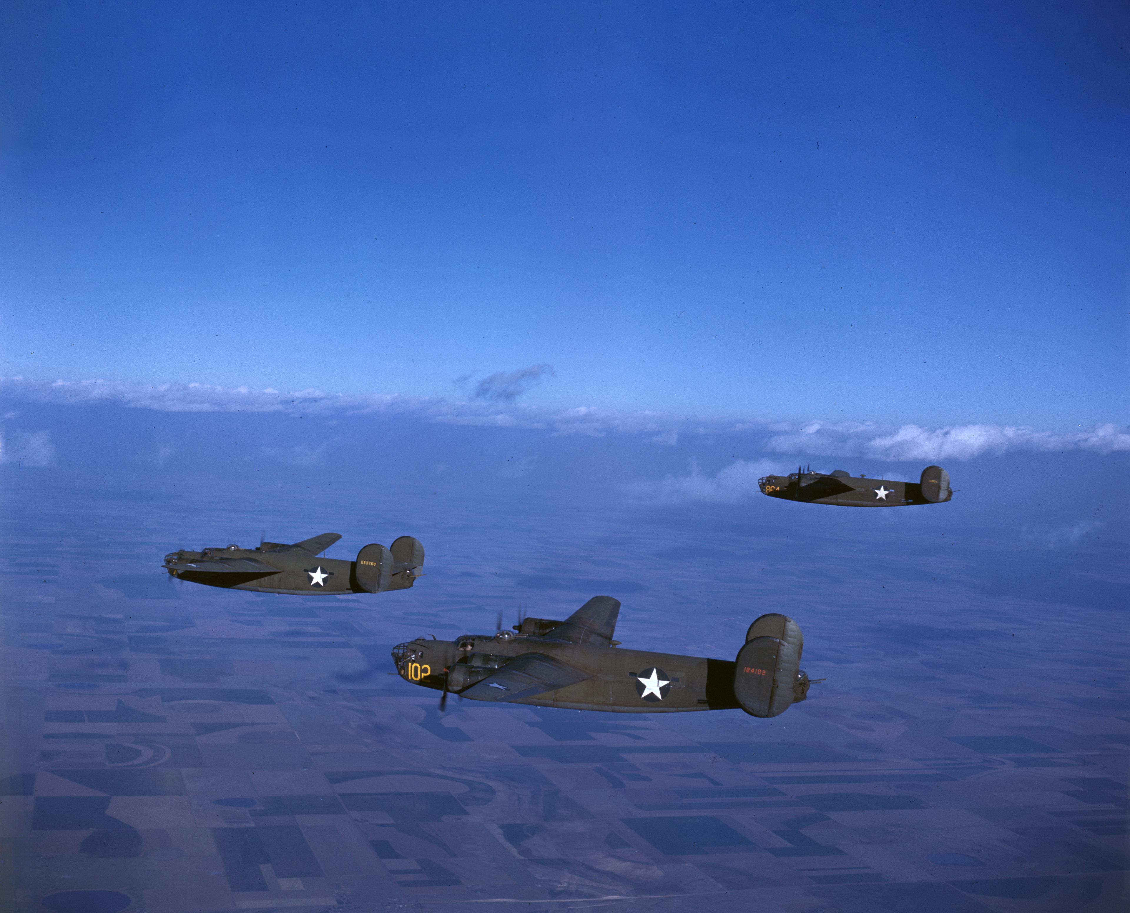 WWII color photo of USAAF 41-24102 B-24D Liberator during a training flight over America 02