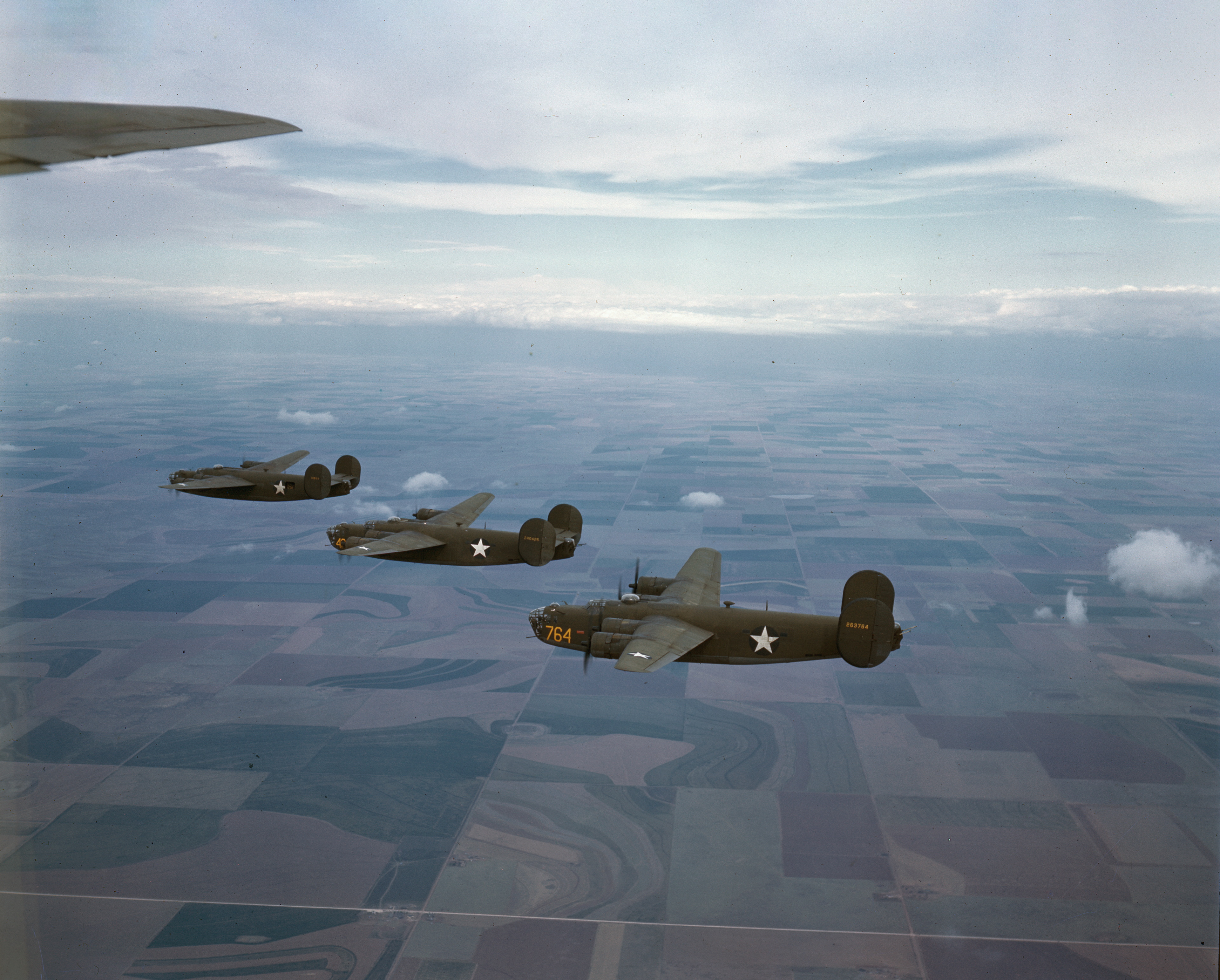 WWII color photo of USAAF 42-63764 B-24D Liberator during a training flight over America 02