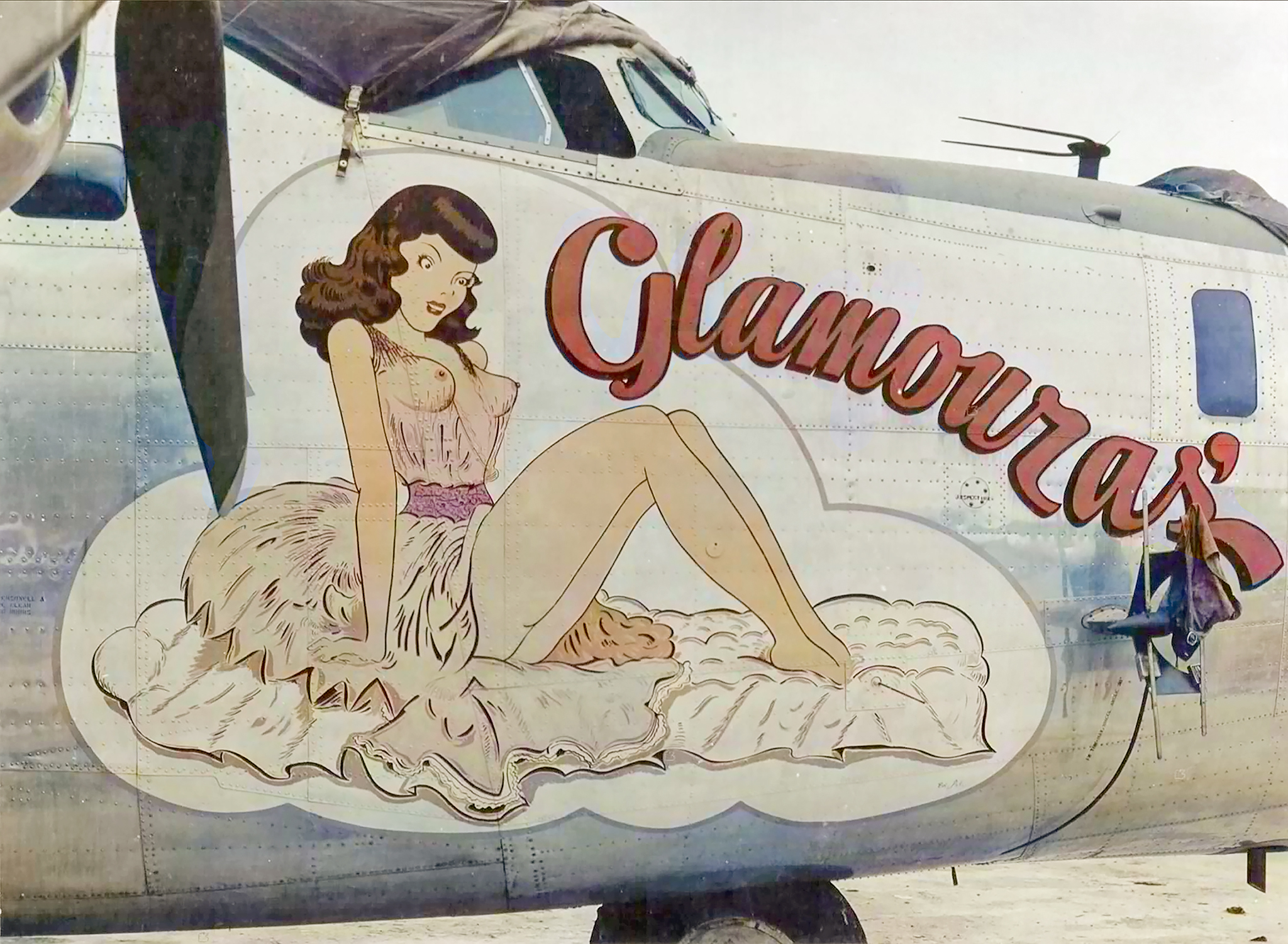 44-40616 F-7A Liberator 311PW 2nd Photo Charting Sqn Glamouras nose art right side at Palawan 29th July 1945 01