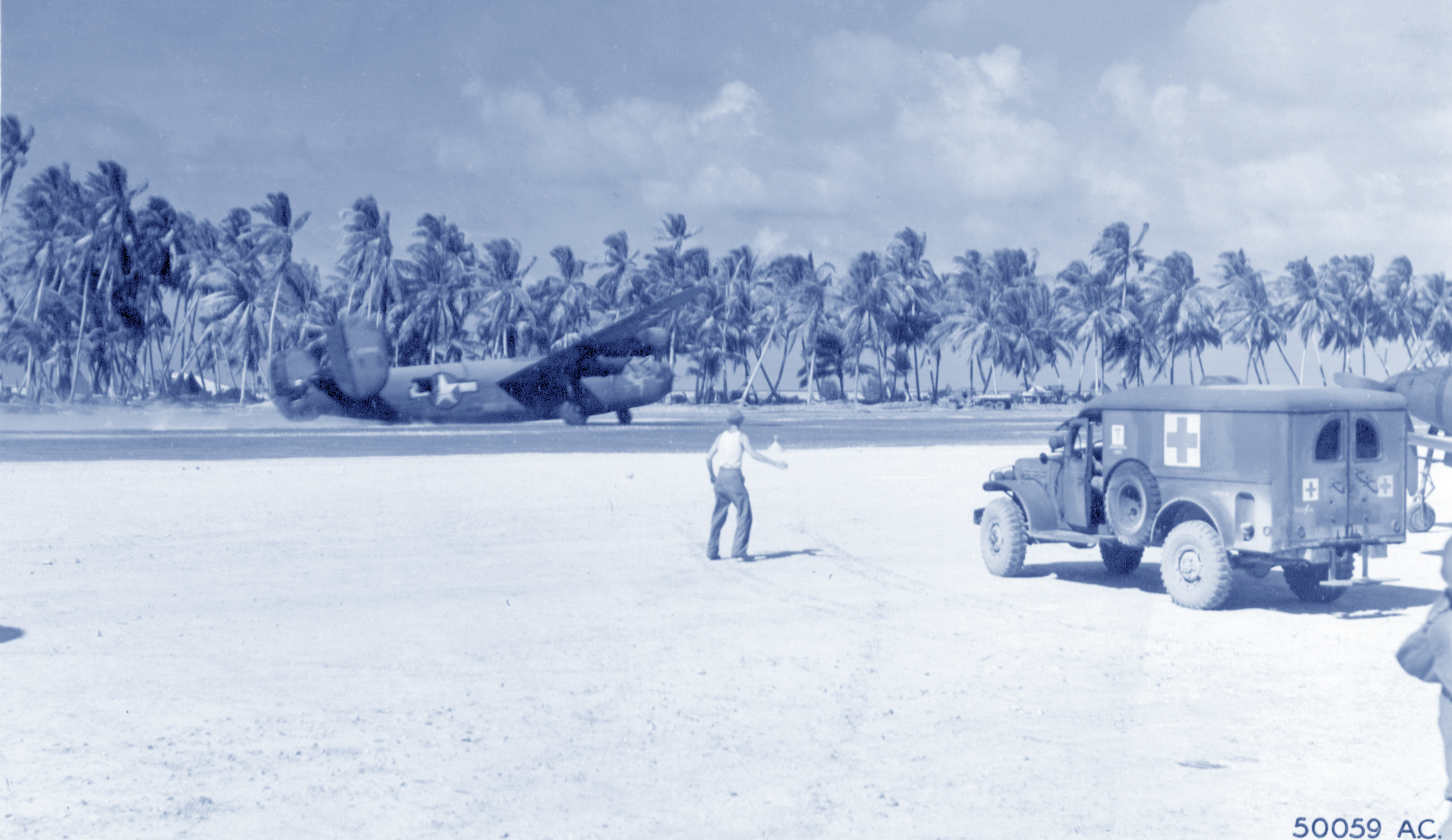 Consolidated B-24 Liberator 7AF makes an emergency landing at Makin Island Gilbert Islands 19th Feb 1944 NA1177