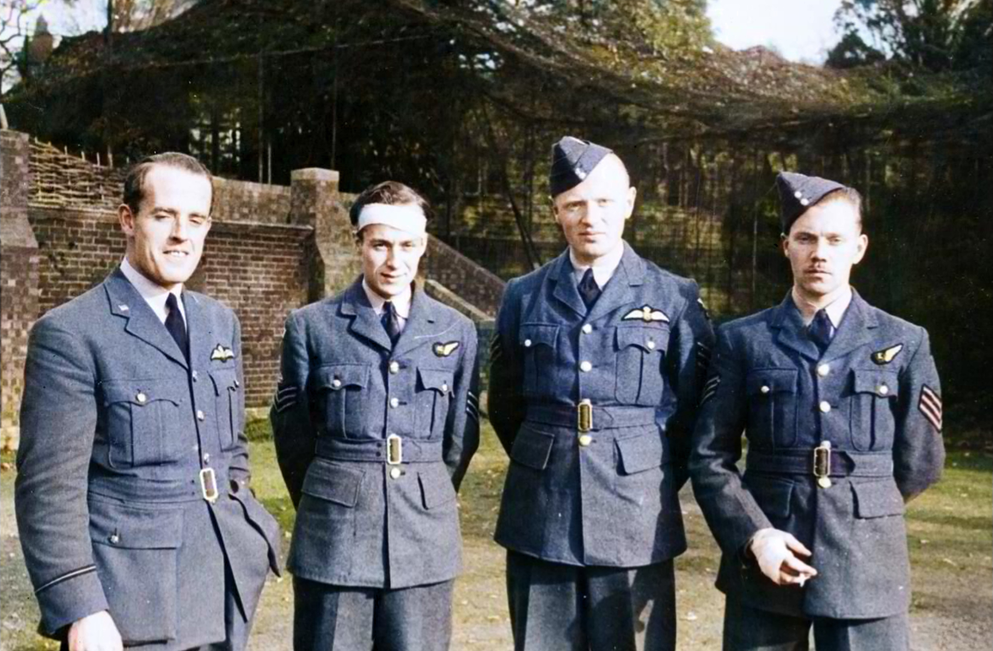FMS Liberator GRIII RAF 224Sqn FL910 crew who crashed attempting to land at Predannack Cornwall after sinking U216 20th Oct 1942 IWM