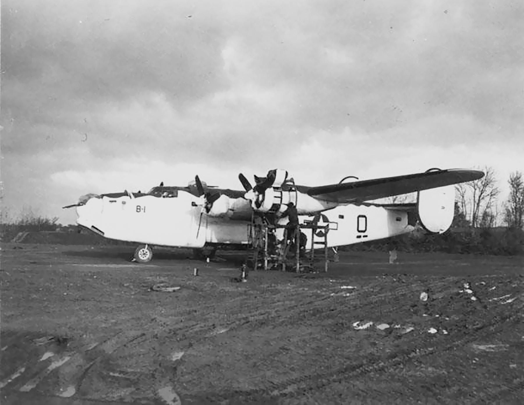 42-72915 Consolidated B-24D Liberator US Navy VPB-105 named The Green Banana 01