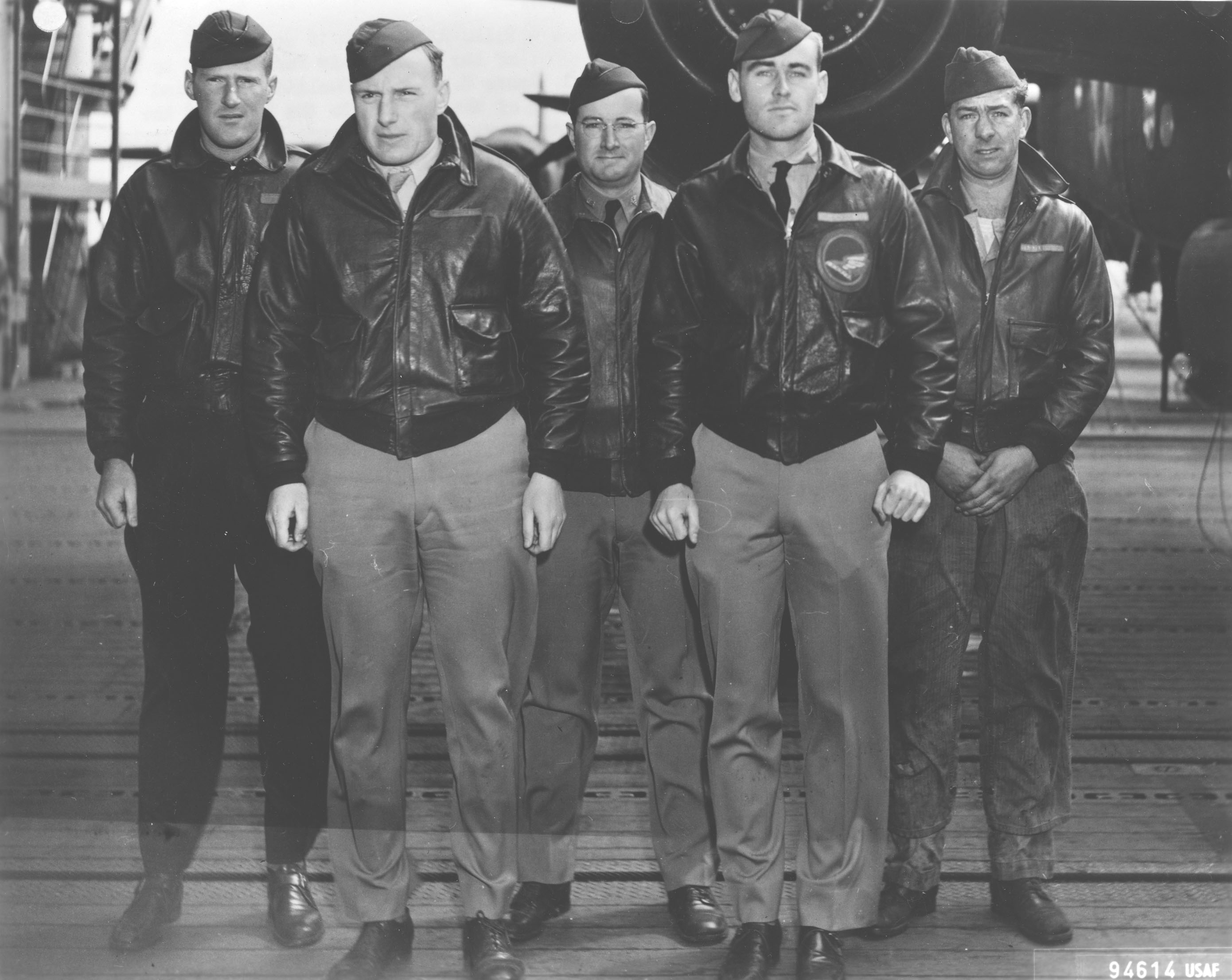 Asisbiz Crew No 15 40-2267 B-25B Mitchell 17BG89BS TNT Doolittle Tokyo raiders 01