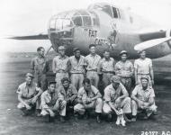 Asisbiz B 25 Mitchell Fat Cat with Capt Garland J Robinson crew and ground crew Southwest Pacific 1943 NA1139