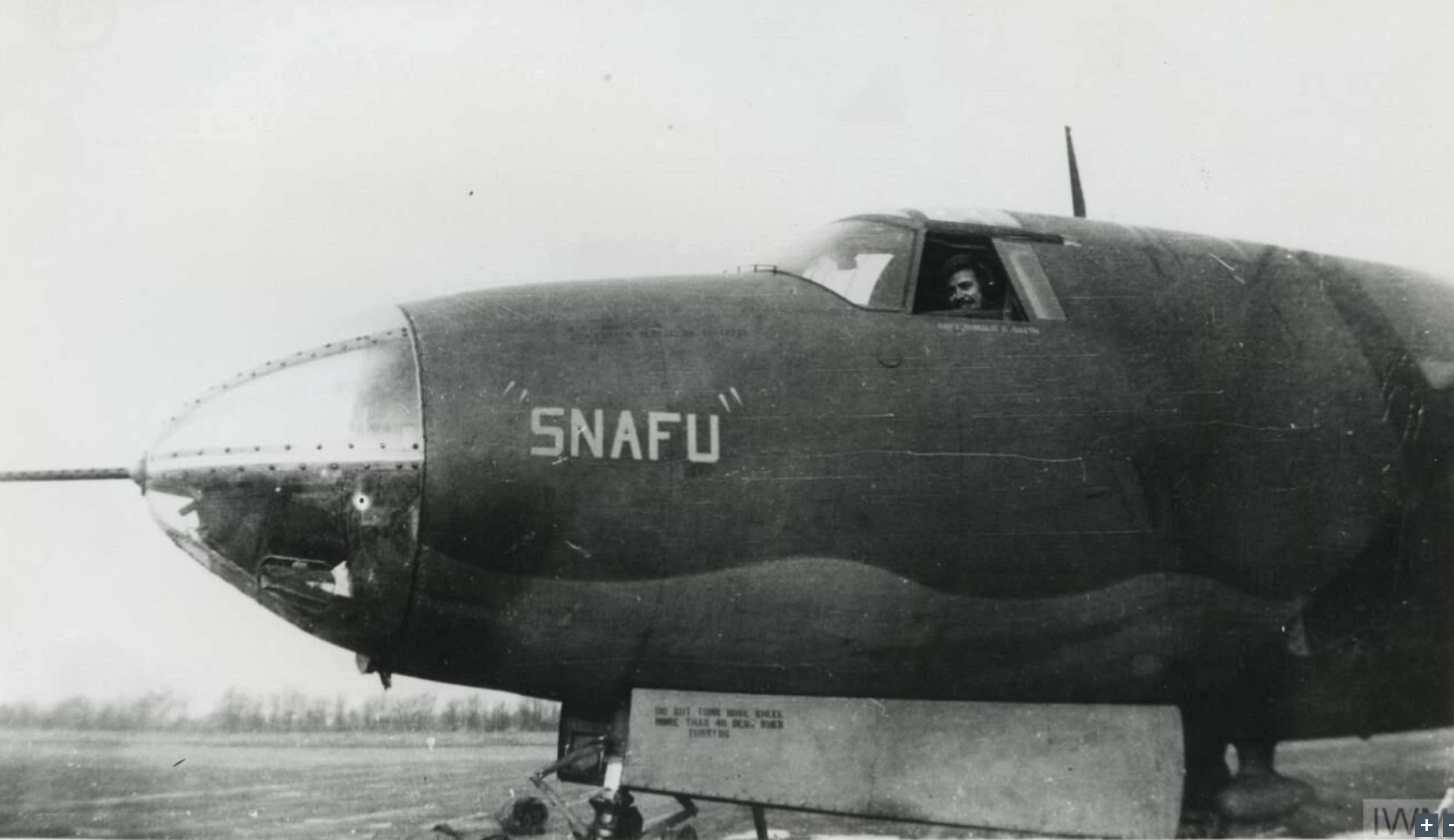 41 17754 B 26B Marauder 12AF 319BG Susfu with Capt DG Smith England Nov 1942 FRE13354