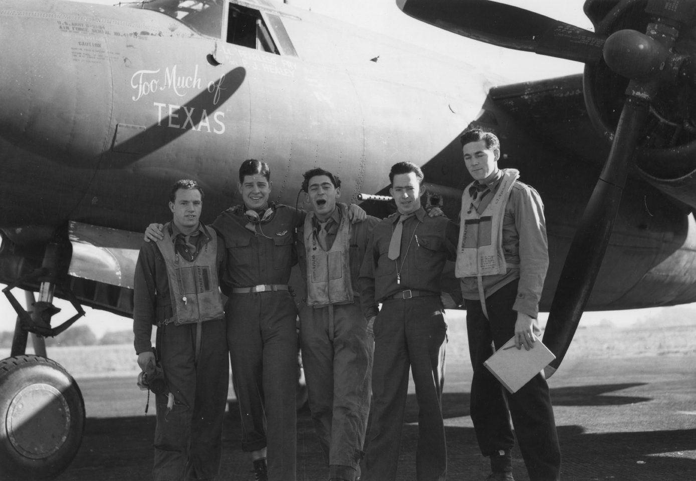 41 17985 B 26B Marauder 9AF 322BG Too Much of Texas with flight crew England 14 May 1943 01