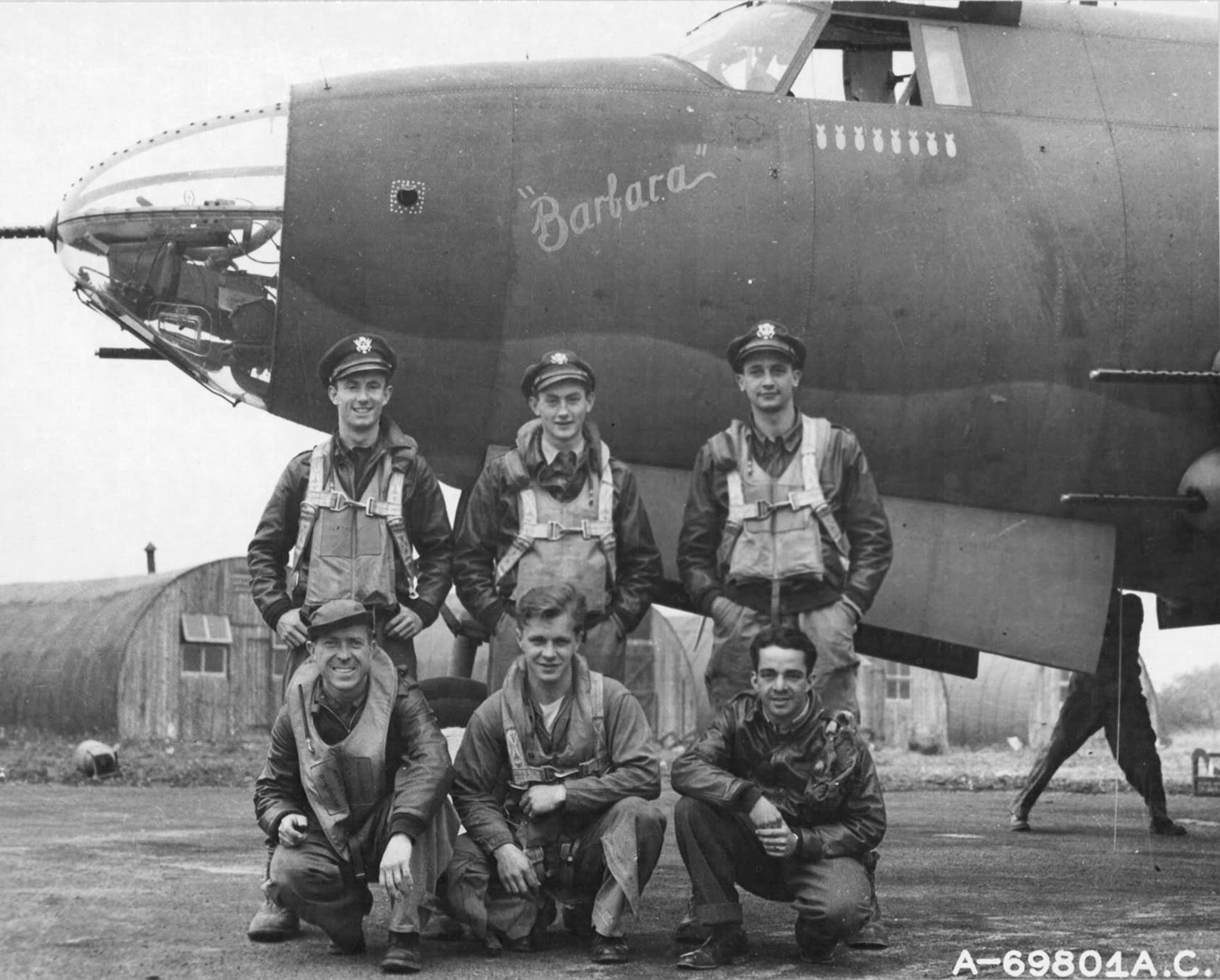 41 31743 B 26B Marauder 9AF 386BG554BS Barbara with crew at their base in Boxted Essex England 12 Sep 1943 01