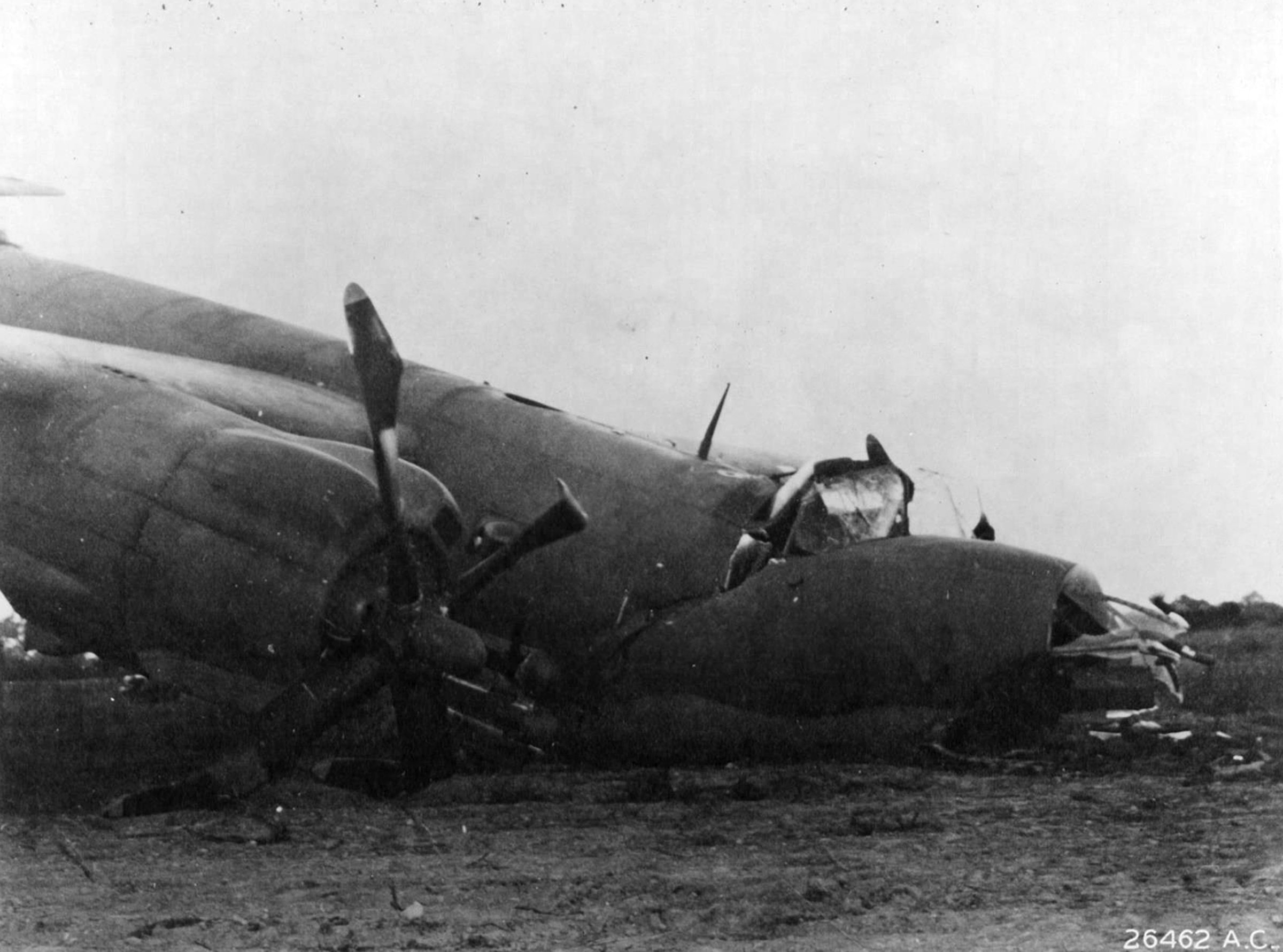 41 31850 B 26B Marauder 9AF 386BG552BS RGS The Deacon Capt Ritter flak damaged landing mishap 21 Sep 1943 02