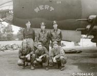 Asisbiz 41 31616 B 26B Marauder 9AF 386BG552BS RGH Mert with crew Essex England 3 Sep 1943 01