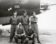 Asisbiz 41 31622 B 26B Marauder 9AF 386BG554BS RUx Litjo with crew at Boxted Field Essex England 12 Sep 1943 03