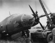 Asisbiz 41 31633 B 26B Marauder 9AF 386BG552BS RGP Hot Pistol crash landed Dunmow 12th Aug 1944 01
