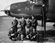 Asisbiz 41 34971 B 26C Marauder 9AF 386BG554BS RUQ Pay Off with crew Boxted Essex England 20 Aug 1943 02