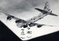 Asisbiz 42 24494 Boeing B-29 Superfortress 20AF 468BG792BS Mary Ann over the drop zone 1944 01