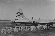 Asisbiz 42 65276 Boeing B-29 Superfortress 20AF 468BG being loaded for their next mission India 24th Mar 1945 03