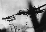 Asisbiz Boeing B-29 Superfortresses 20AF 39BG carpet bombing over Yokahana Japan FRE11927