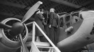 Asisbiz King George VI and Queen Elizabeth at the Bristol Aeroplane Company Filton near Bristol 7 Fe 1940 IWM C667a