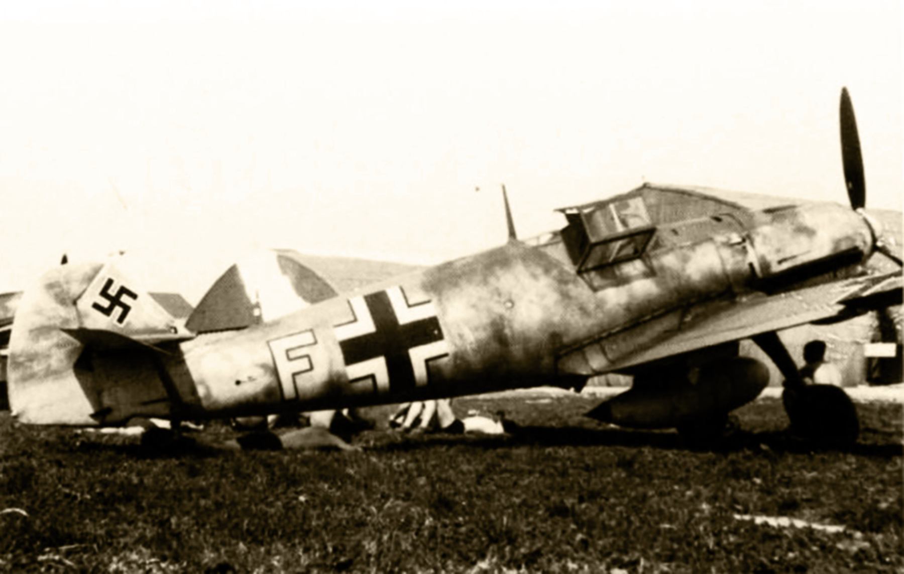 Messerschmitt Bf 109E5R3 3.(F)123 Yellow F Brest Sud France July 1942 01