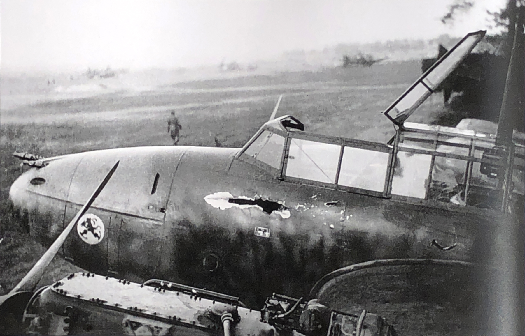 Messerschmitt Bf 110E 2.(F)33 code 8H+xK with battle damage Russia 1941 P138