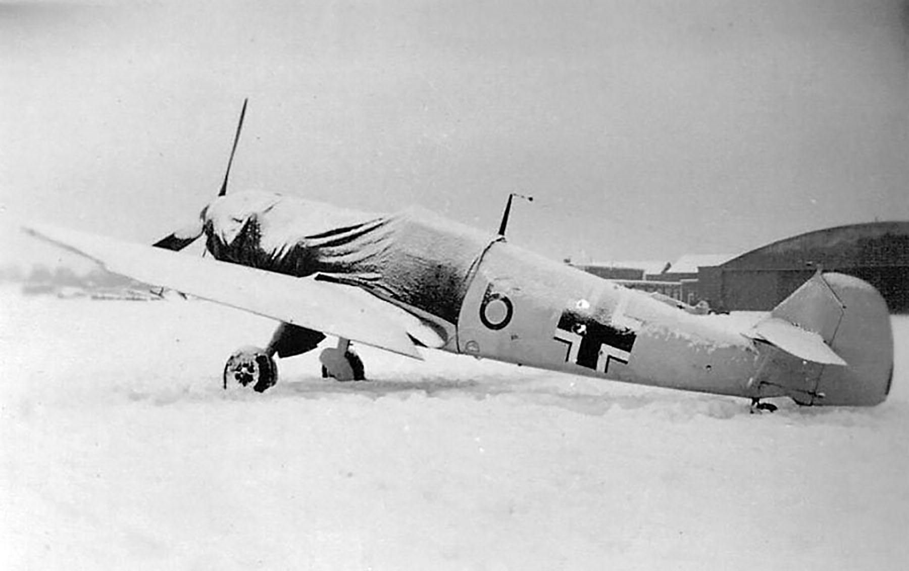 Messerschmitt Bf 109E 2nd Staffel I Gruppe Black 6 frozen covered in snow 01
