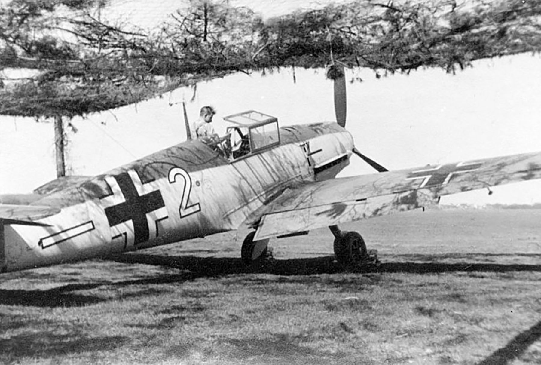 Messerschmitt Bf 109E4 4 staffel White 2 France 1940 01