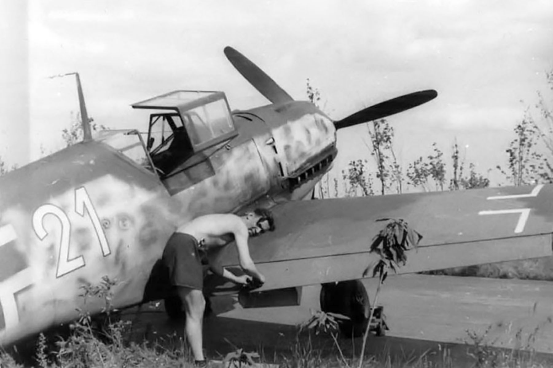 Messerschmitt Bf 109E4 Yellow 21 01