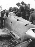 Asisbiz Messerschmitt Bf 109E belly landed being inspected by German infrantry eBay 01