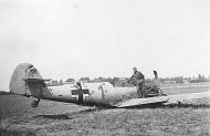 Asisbiz Messerschmitt Bf 109E1 3rd staffel red 1 force landed early 1940 01