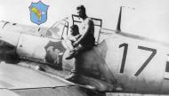 Asisbiz Messerschmitt Bf 109E3 2.ErgJG Merseburg Black 17 side profile showing emblem 1940 02