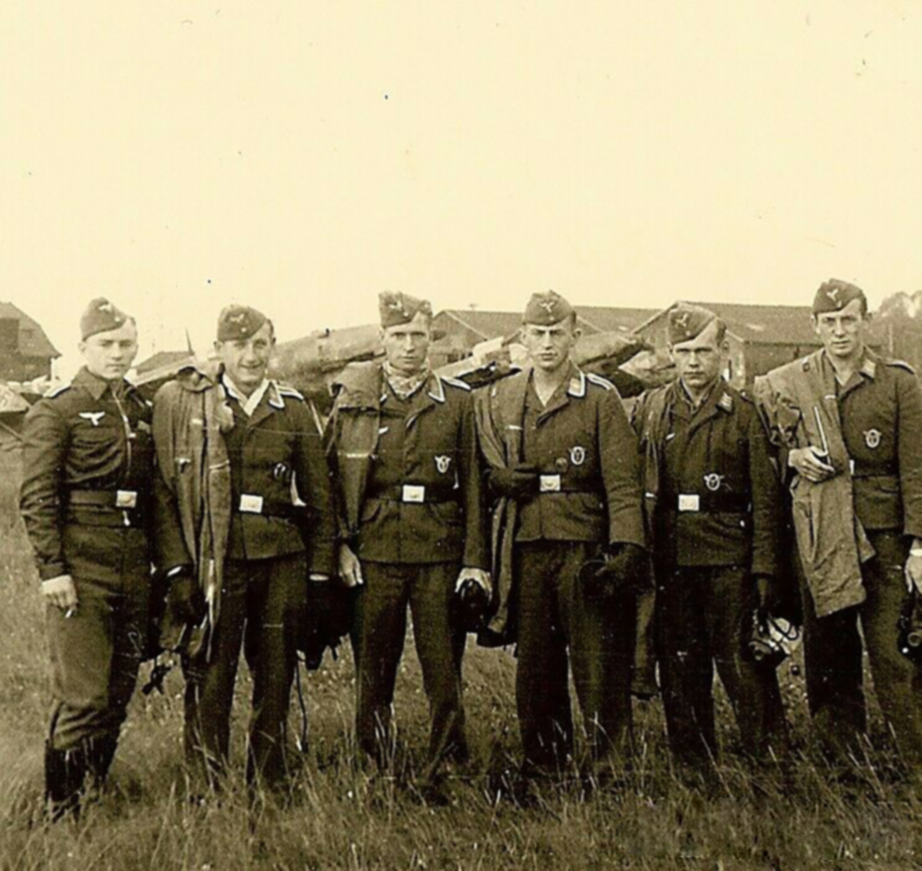 Aircrew Luftwaffe pilots JFS5 at Villacoublay 1942 eBay 01