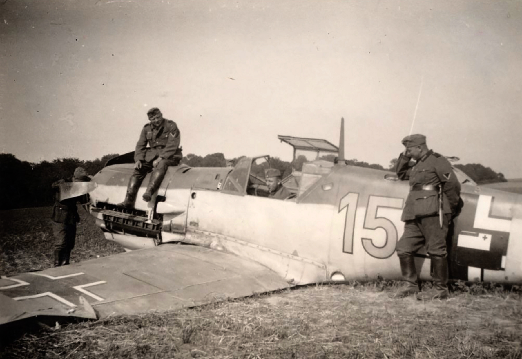 Messerschmitt Bf 109E most likely 3.JG1 Yellow 15 landing gear collapsed France Jul 1940 ebay 02