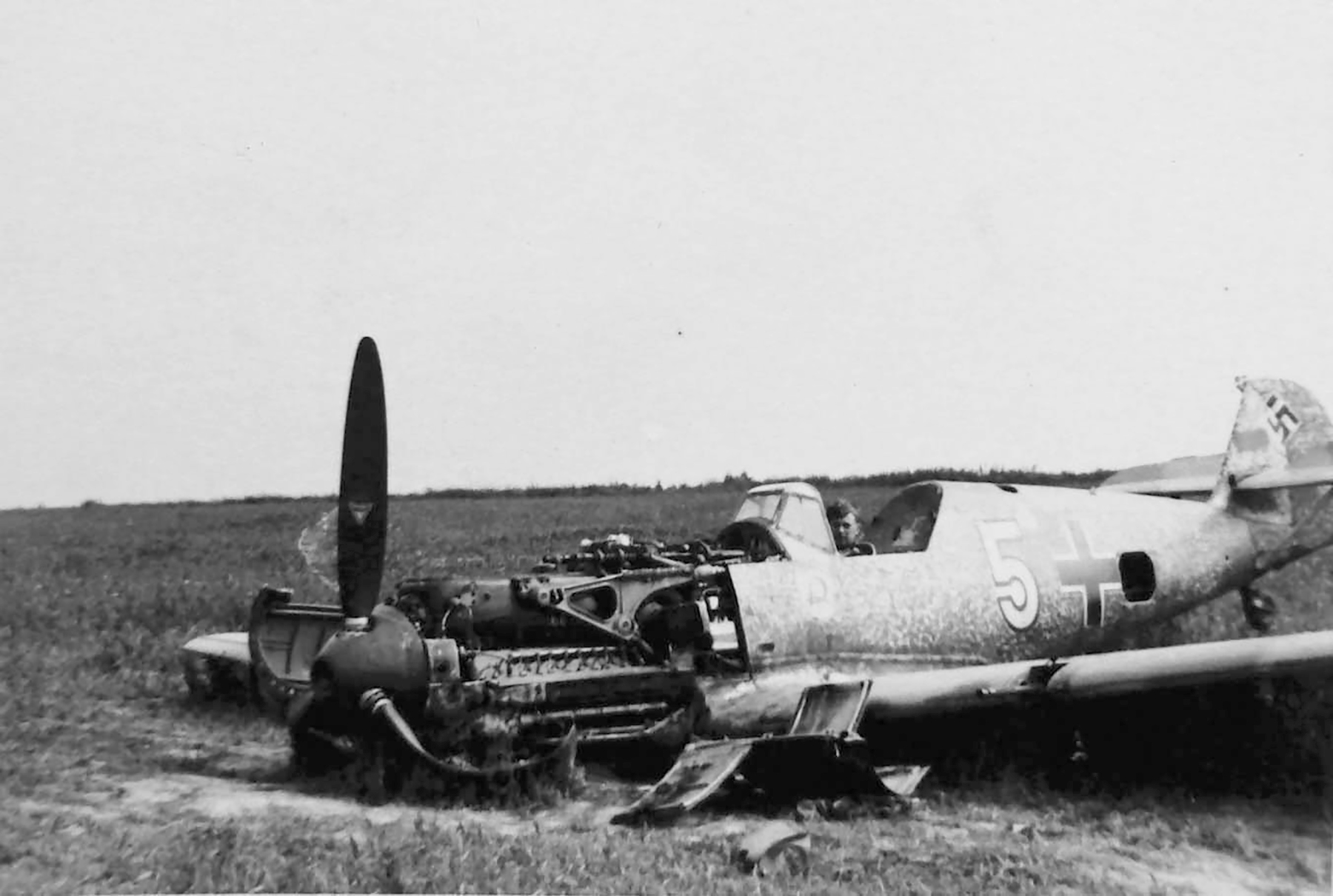 Messerschmitt Bf 109E3 1.JG2 White 5 Paul Temme force landed Flanders France May 1940 01