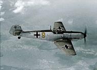 Asisbiz Messerschmitt Bf 109E1 3.JG2 Yellow 9 over France 1940 01