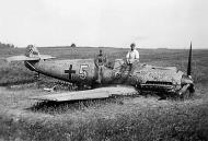 Asisbiz Messerschmitt Bf 109E3 1.JG2 White 5 Paul Temme force landed Flanders France May 1940 03