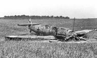 Asisbiz Messerschmitt Bf 109E3 1.JG2 White 5 Paul Temme force landed Flanders France May 1940 04