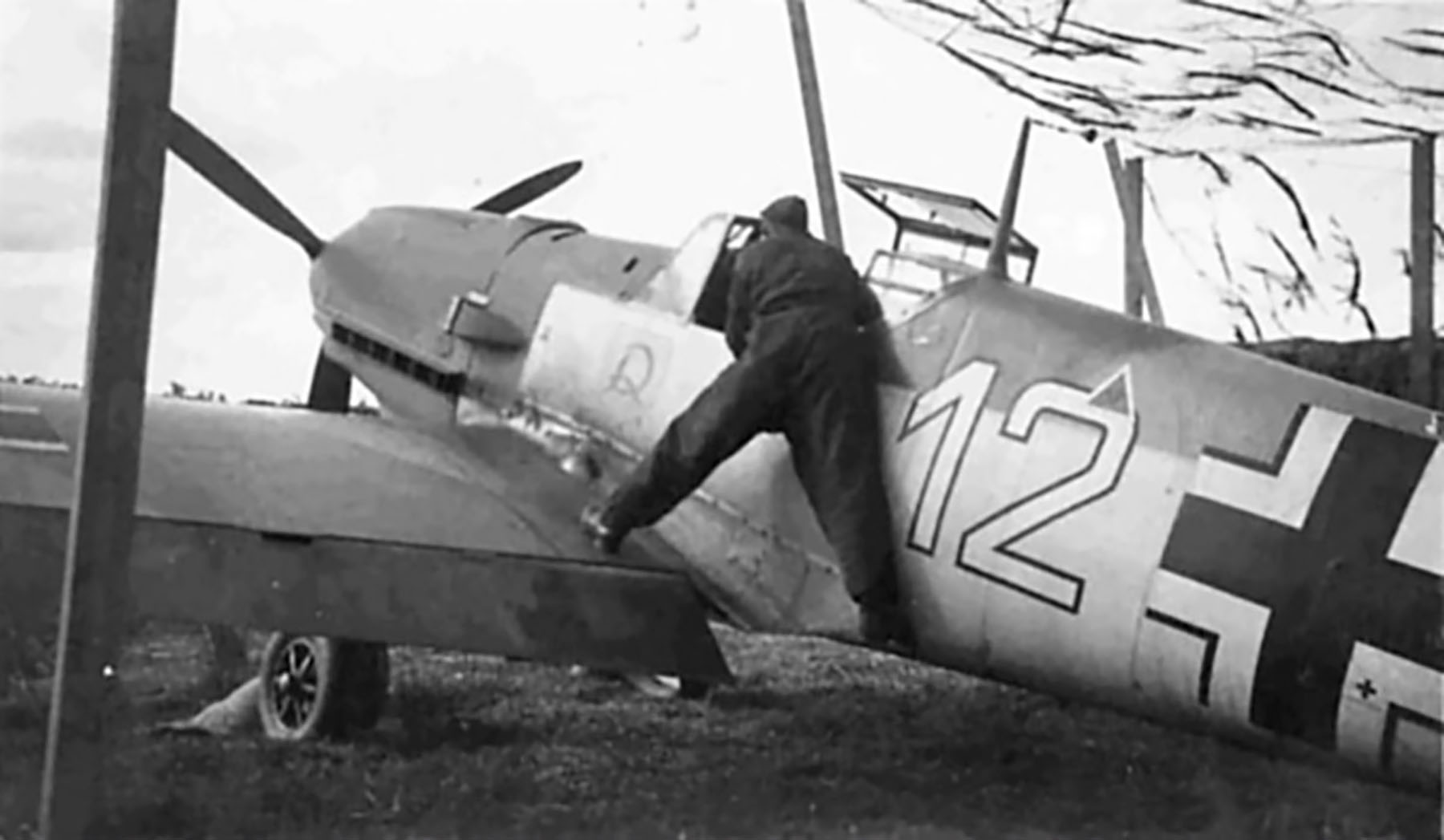Messerschmitt Bf 109E4 4.JG2 White 12 Lothar Krutein France 1940 01