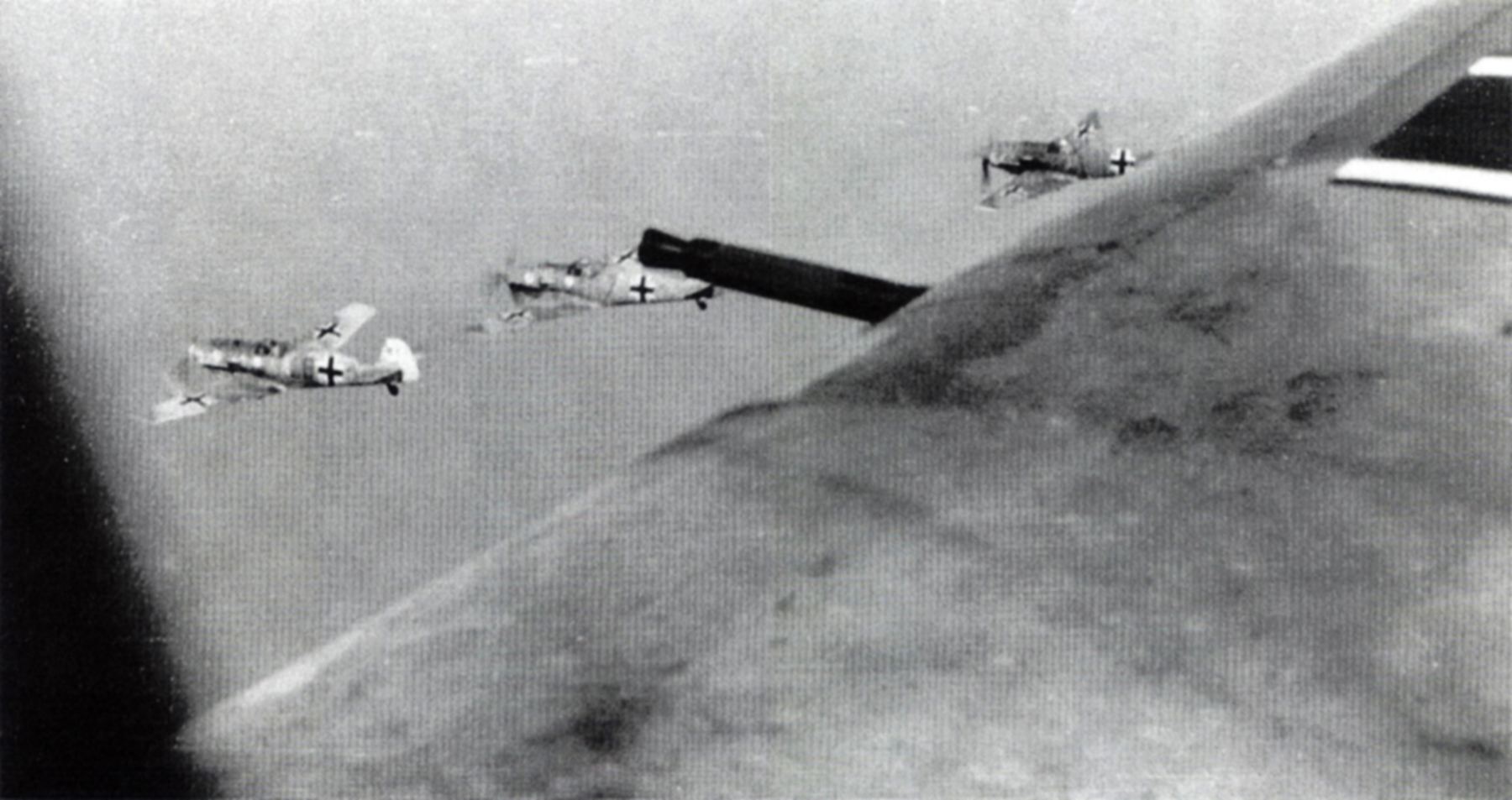 Messerschmitt Bf 109E 8.JG2 Red 6 and 7 over the English Channel Aug 1940 01