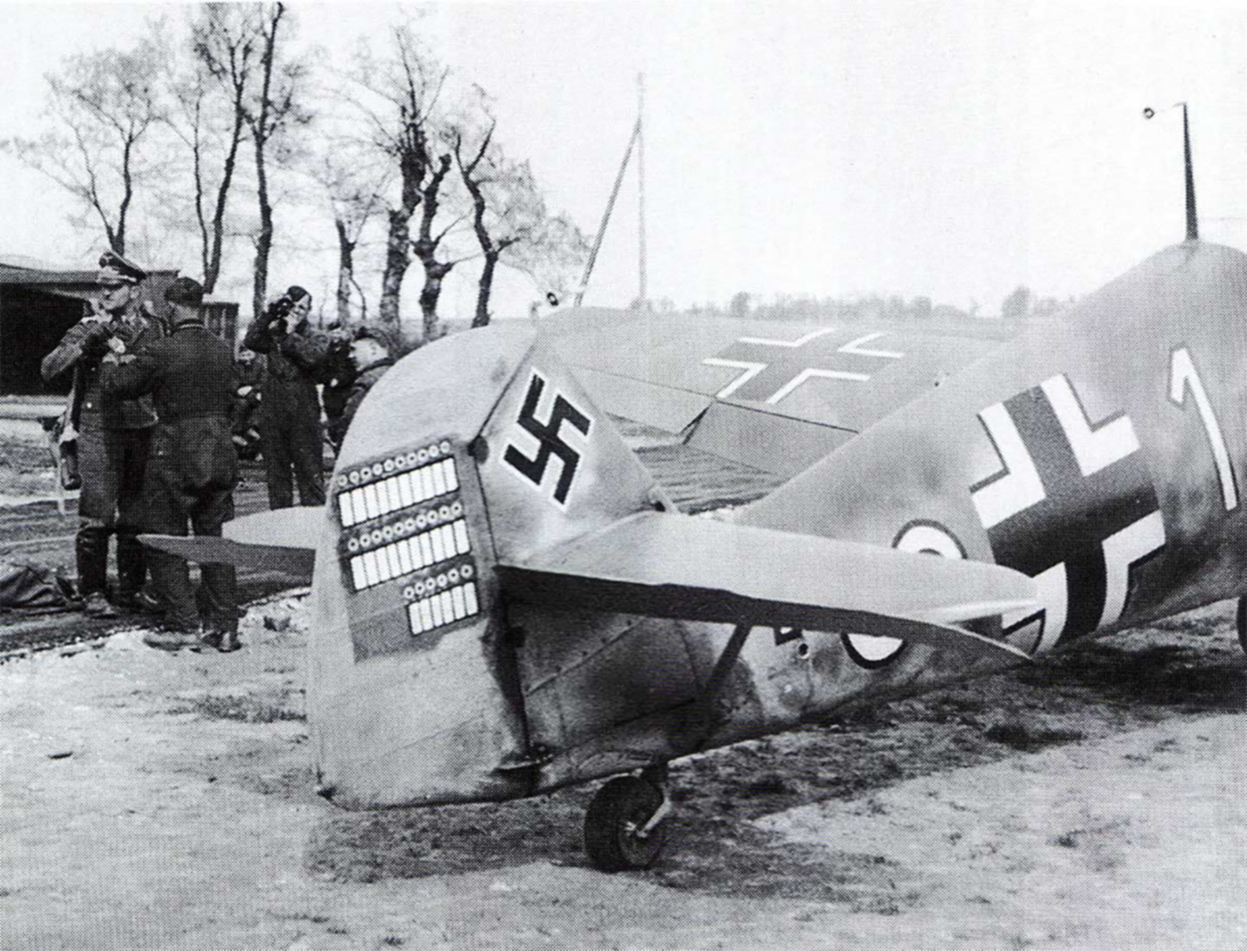 Messerschmitt Bf 109E7 7.JG2 White 1 Staka Werner Machold France Apr 1941 01