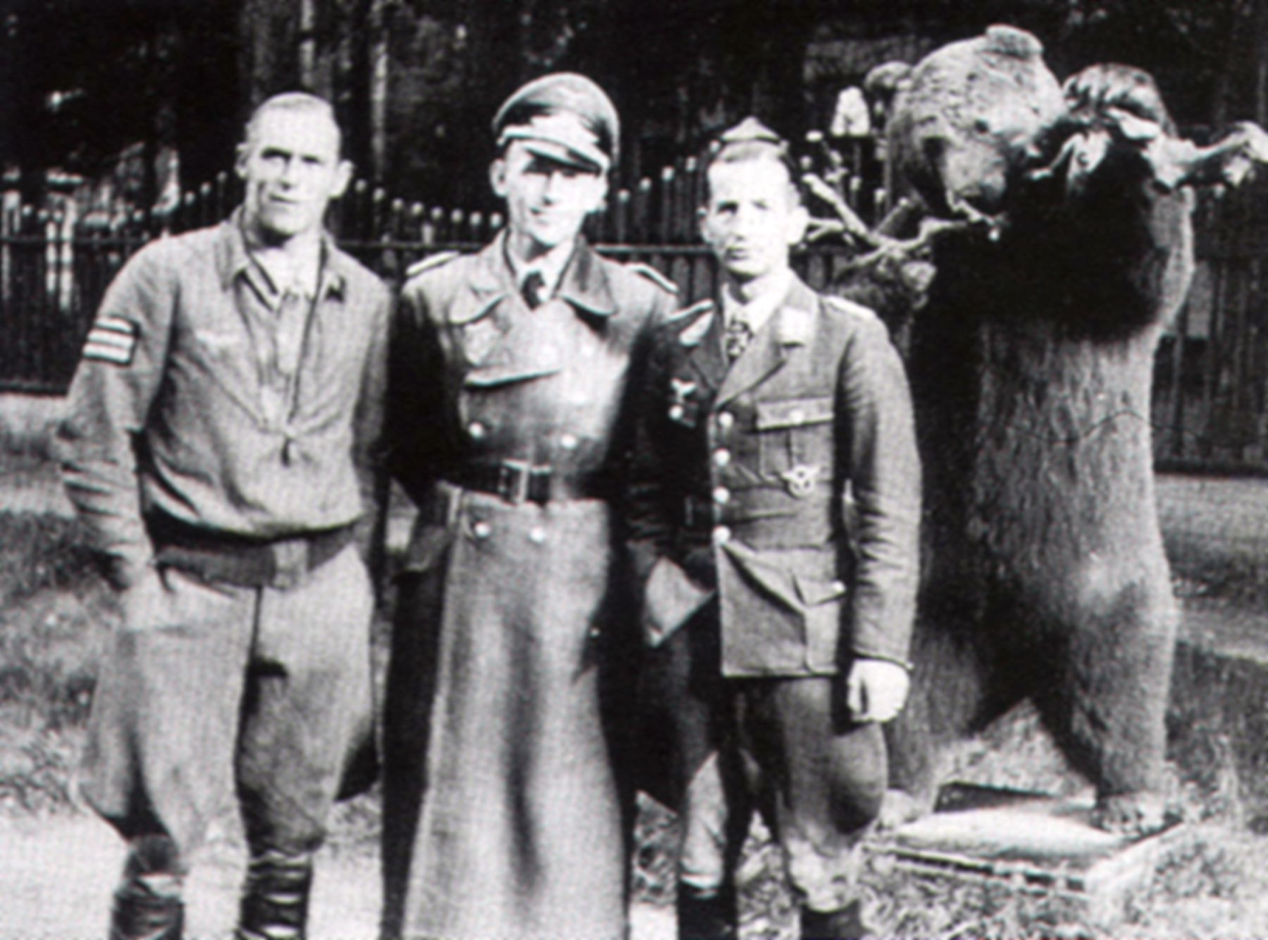 Aircrew Luftwaffe aces Hannes Trautloft with Wolfgang Falck JG54 1942 01