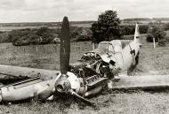 Asisbiz Messerchmitt Bf 109E3 1.JG21 White 10 belly landed Holland June 1940 01