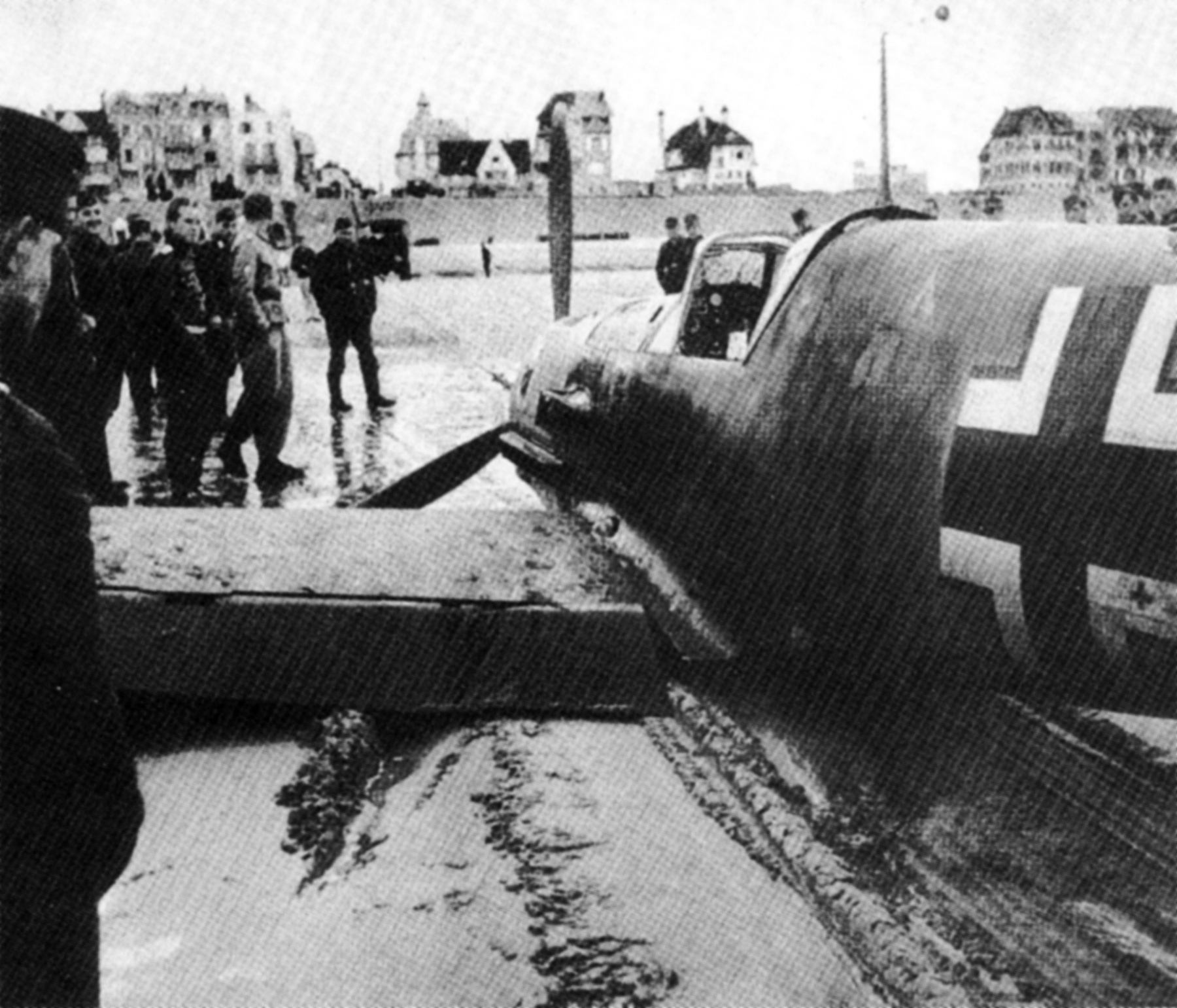 Messerschmitt Bf 109E3 2.JG26 Red 1 Fritz Losigkeit 2767 crash France 1940 02
