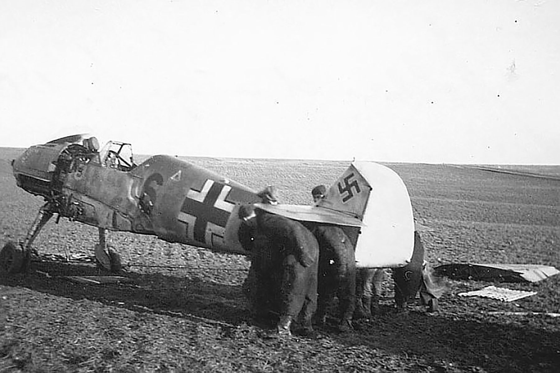 Messerschmitt Bf 109E3 2.JG26 Red 6 being salvaged France 1940 01
