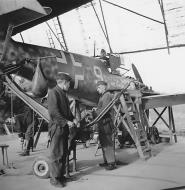 Asisbiz Messerschmitt Bf 109E1 1.JG26 White 9 undergoing routine maintenence Dusseldorf 1940 02