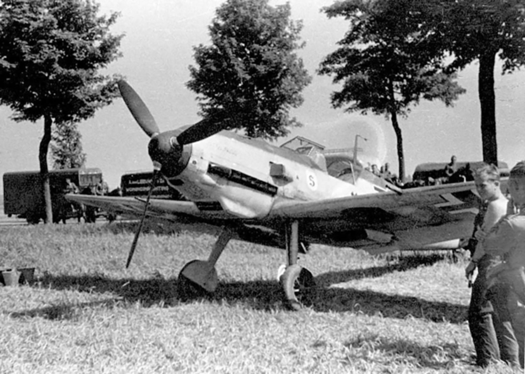 Messerschmitt Bf 109E3 5.JG26 Black 3 Walter Schneider WNr 735 18th May 1940 02