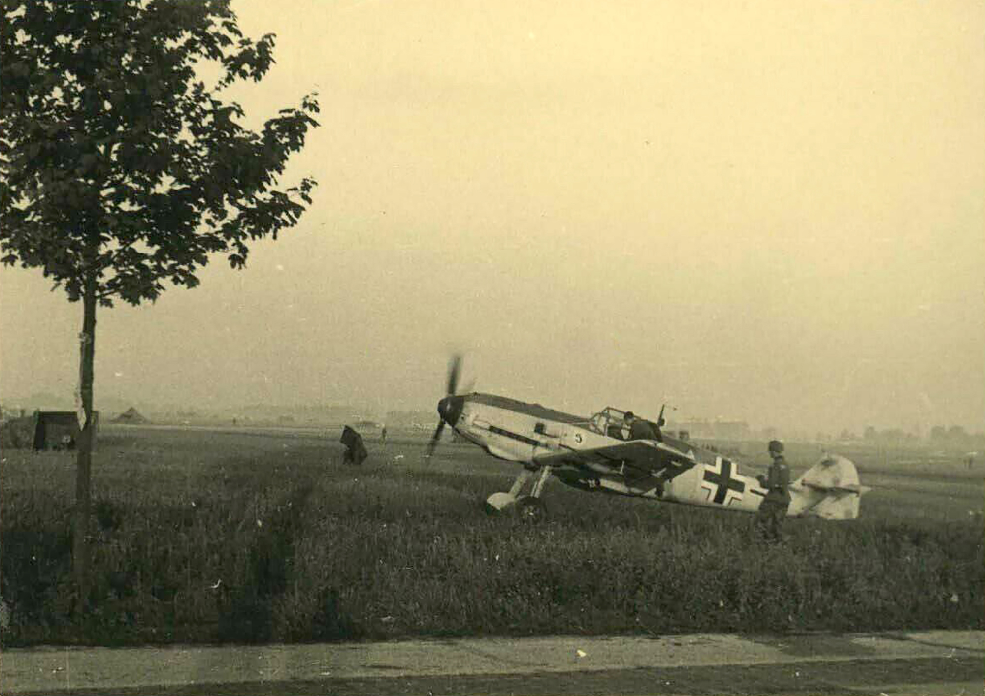 Messerschmitt Bf 109E4 5.JG26 Black 1 Hubertus Frhr von Holtey Maffle May 1940 01