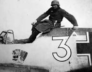 Asisbiz Messerschmitt Bf 109E3 4.JG26 White 3 WNr 779 force landed France 1st June 1940 10