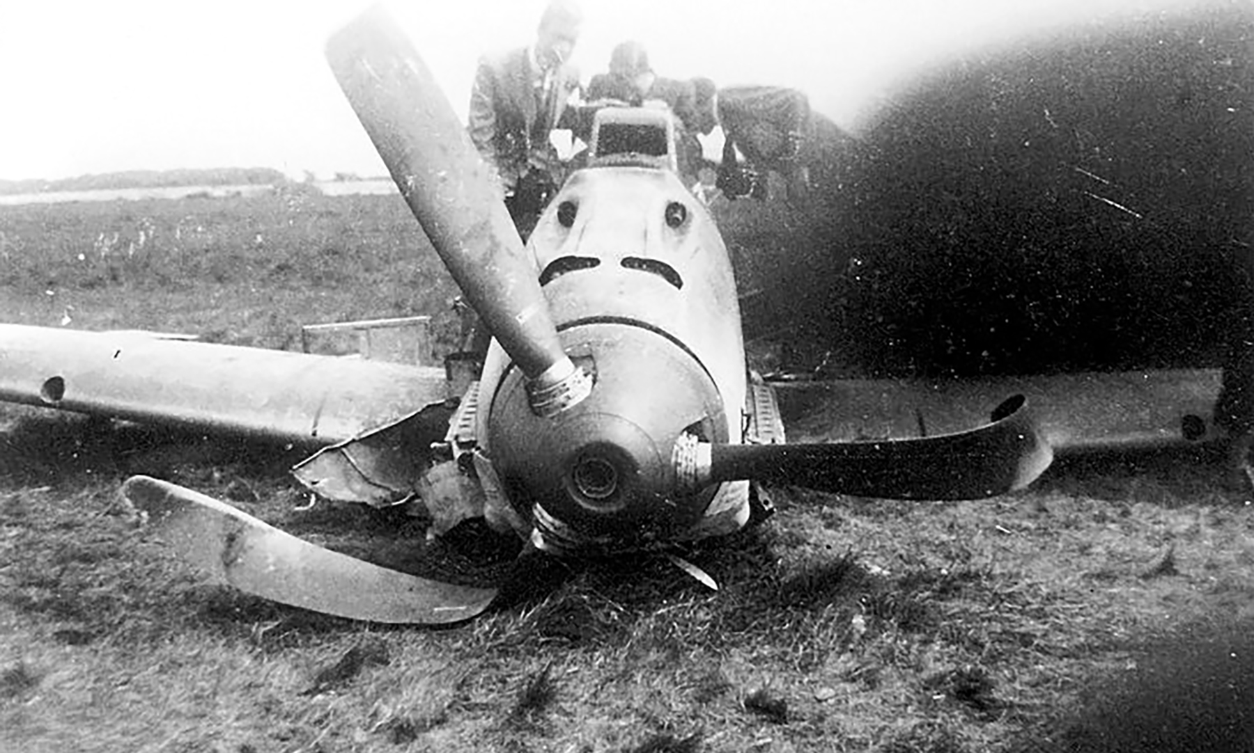 Messerschmitt Bf 109E1 9.JG26 Yellow 6 Wolfgang Ludewig WNr 3462 France 1940 03