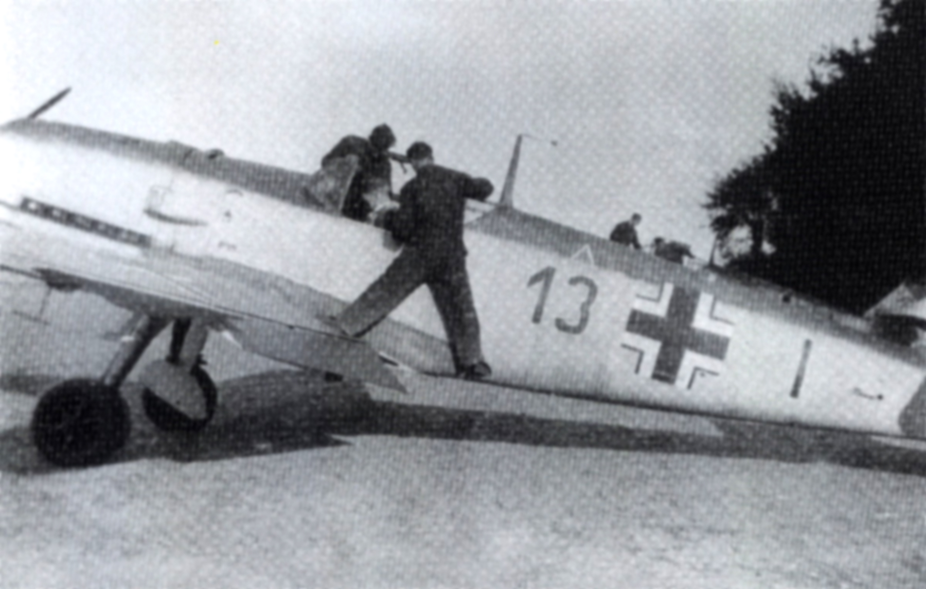 Messerschmitt Bf 109E3 8.JG26 Black 13 Gustav Sprick Calais France 28th Sep 1940 02
